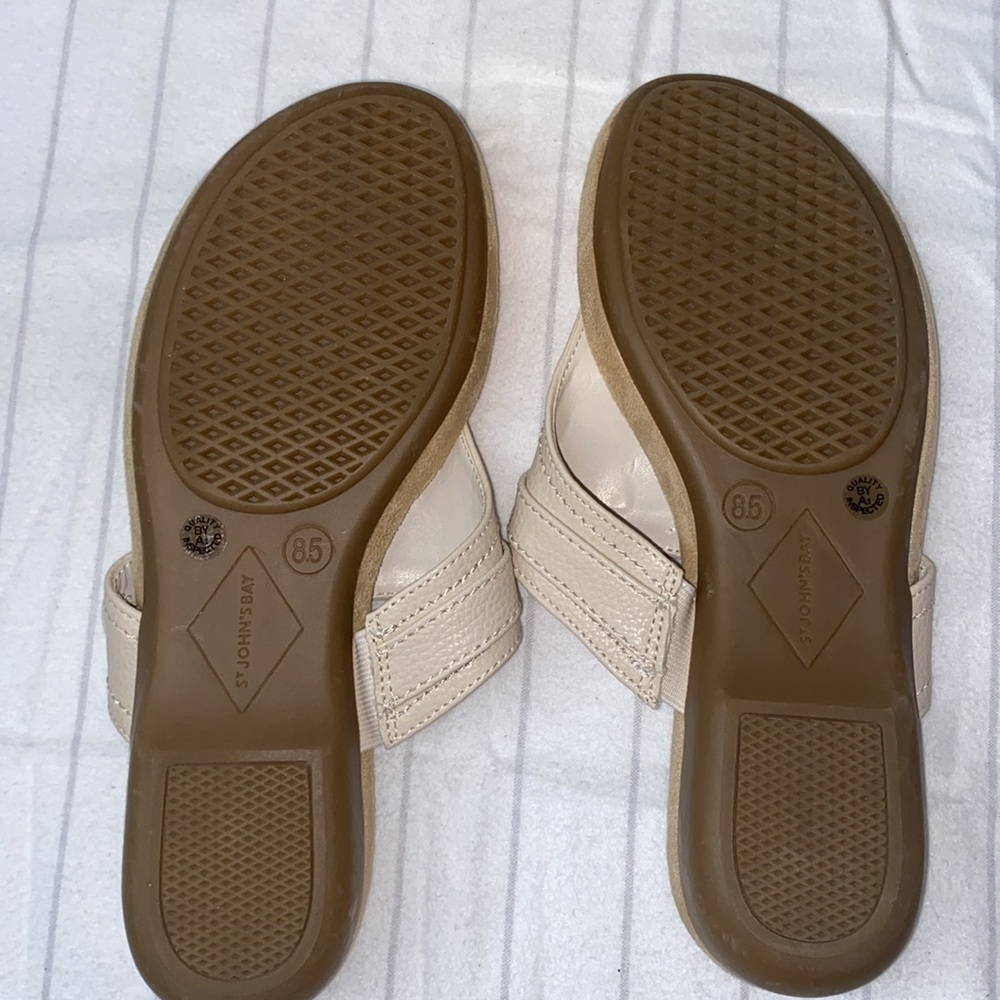 St John’s Bay, Zina Sandals, 8.5 M Tan, Women Memory Foam Sandals, New - Picture 6 of 7